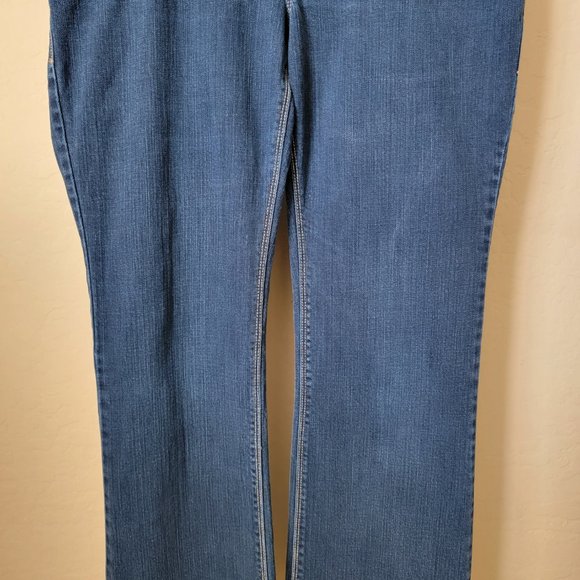 Old Navy Maternity Low Rise Dark Wash Bootcut Denim Jeans - Picture 4 of 15